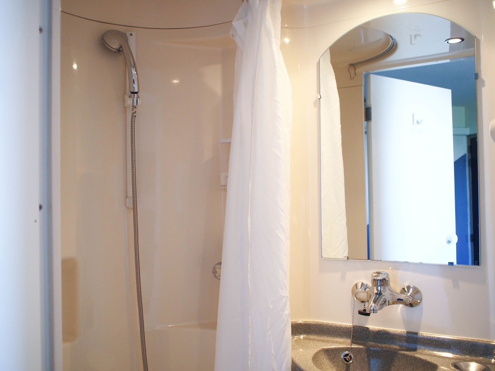 INN DESIGN HOTEL CHATEAUBRIANT 37/37