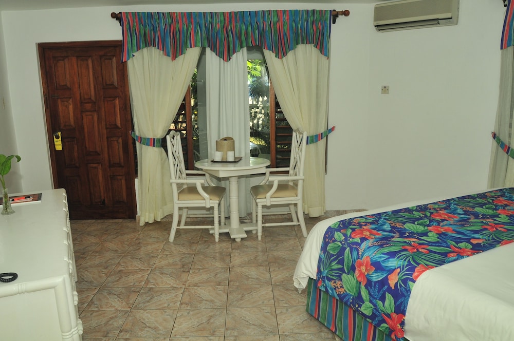 Negril Tree House Resort 49/69