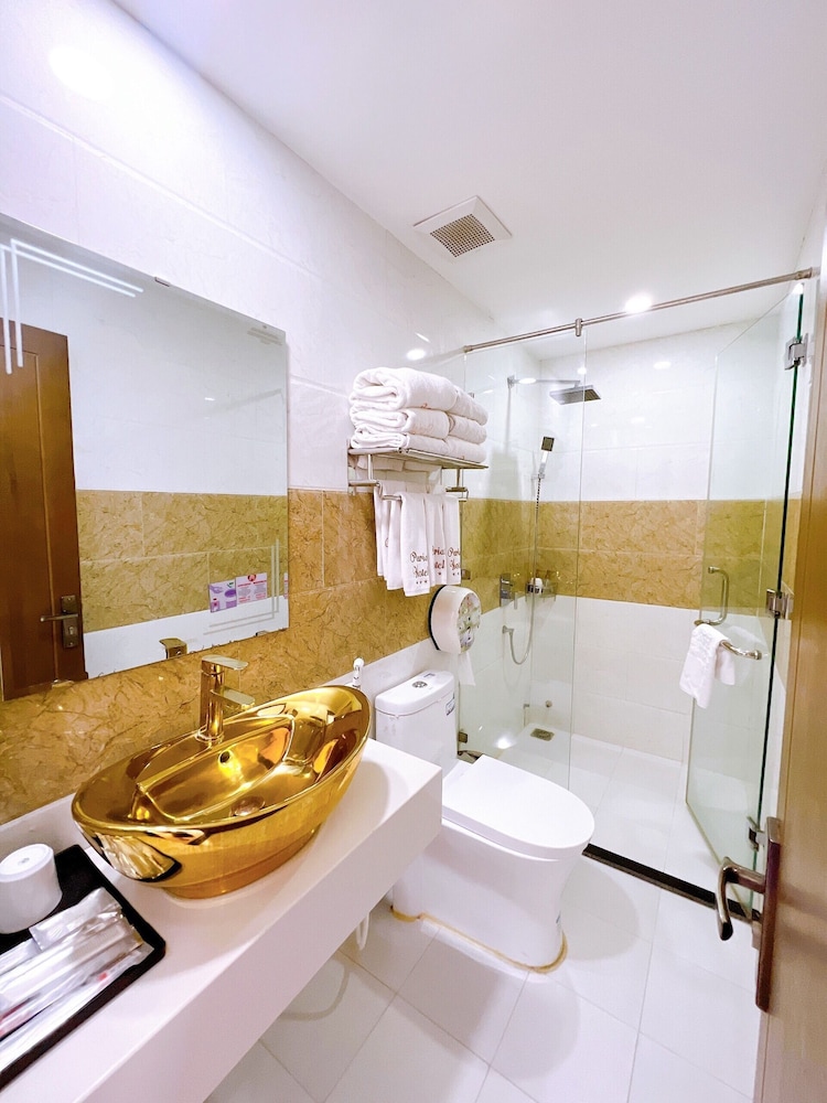 Pariat River Front Hotel 60/62