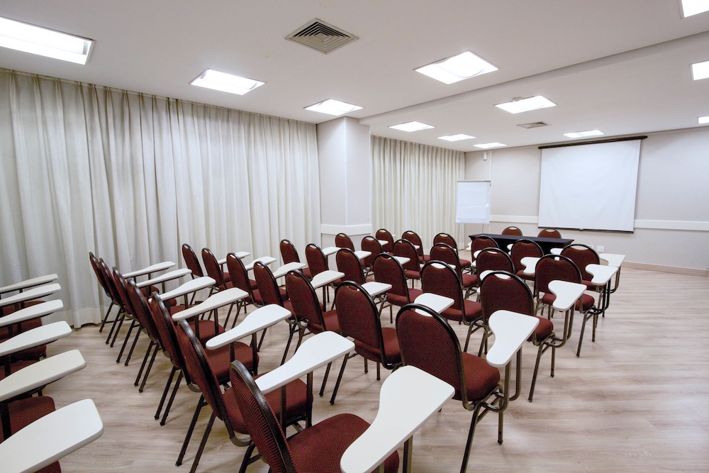 Bristol International Airport Hotel 42/50