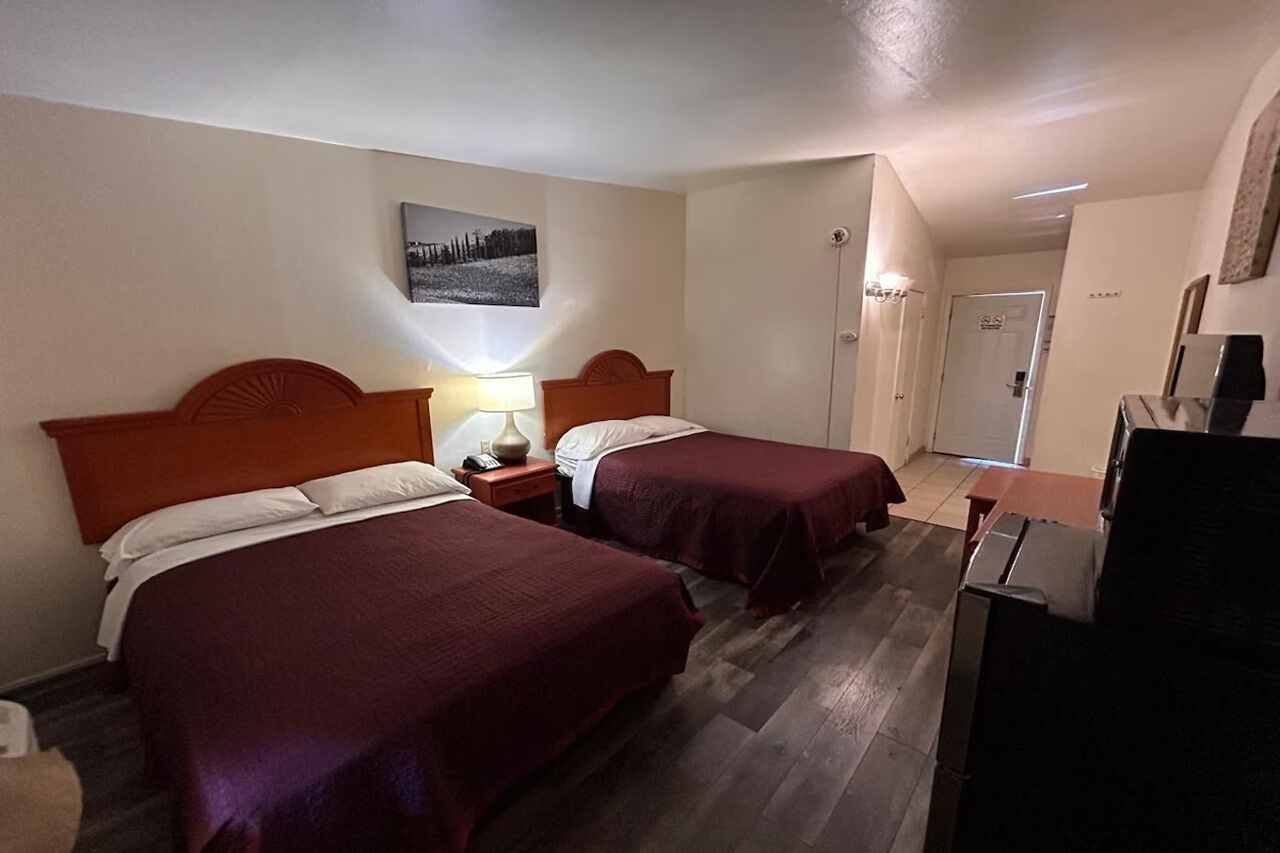Carquinez Inn Vallejo I 80 Near Napa Valley 18/27
