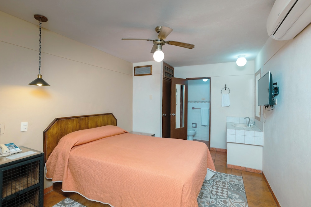 Basic, Double Bed, Hotel Suites Kino 5/10