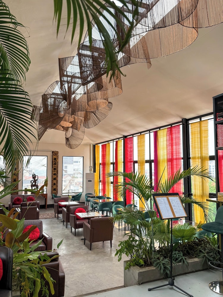 Lao Poet Hotel 56/71