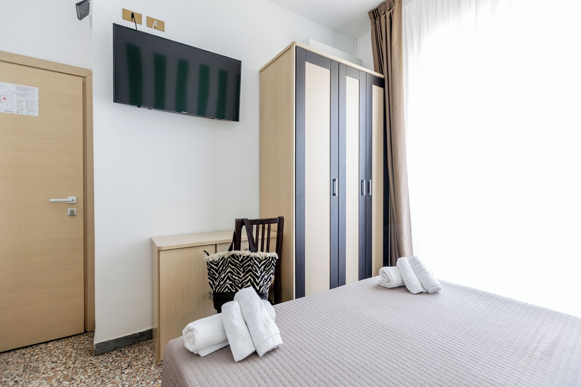 ROOM, TRIPLE