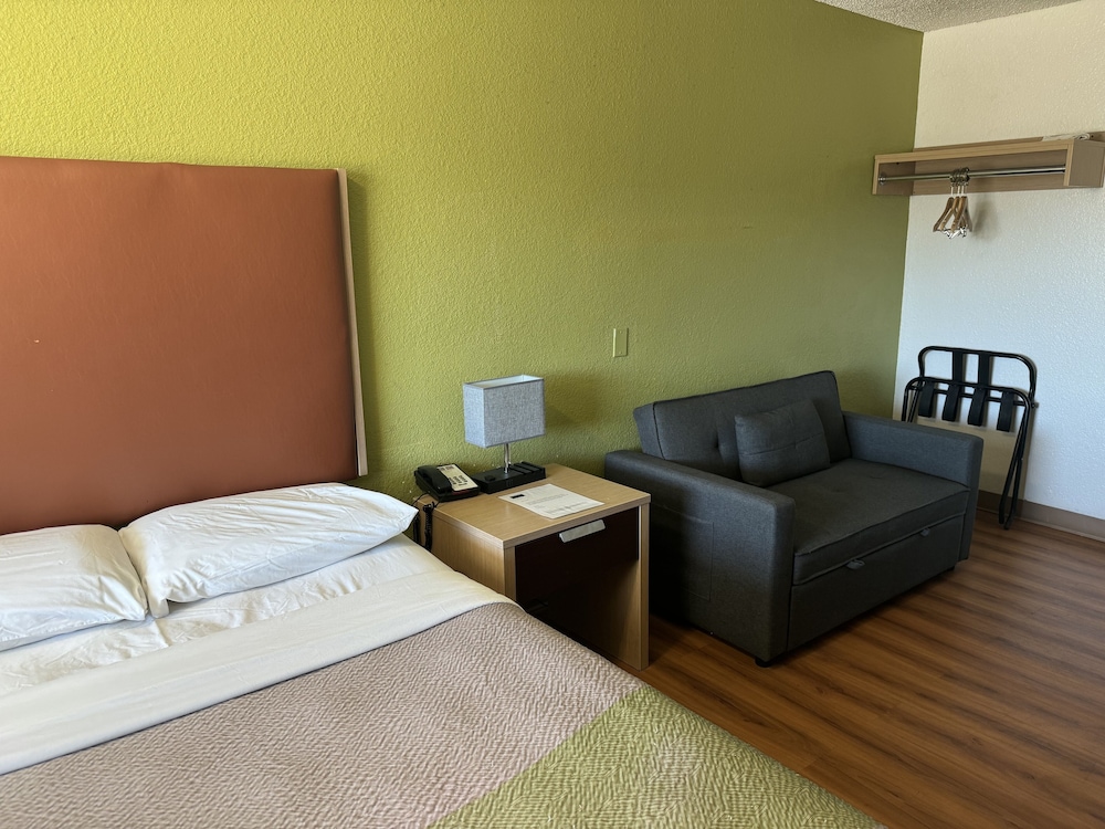 DELUXE, DOUBLE BED