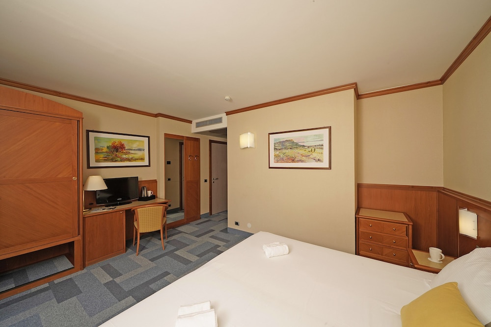 Hotel Sportsman 11/50