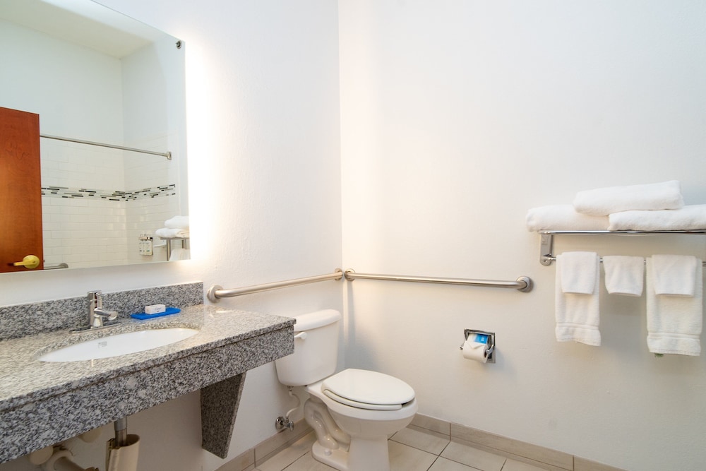 Holiday Inn Express Hotel Suites Bedford 52/53