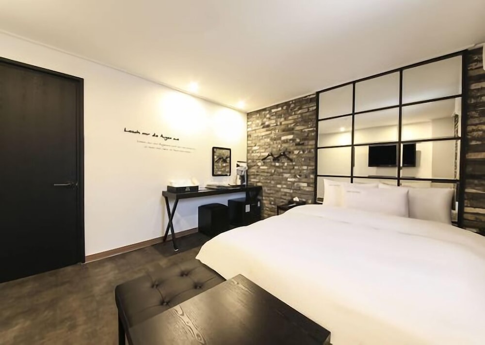 B&F Hotel 14/30