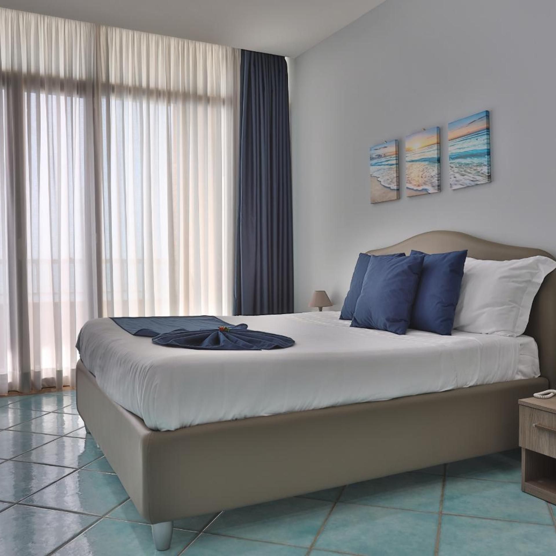 Room, Double or Twin Bed, Sea View