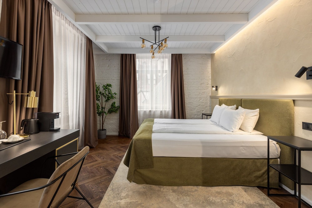 EXECUTIVE, DOUBLE BED