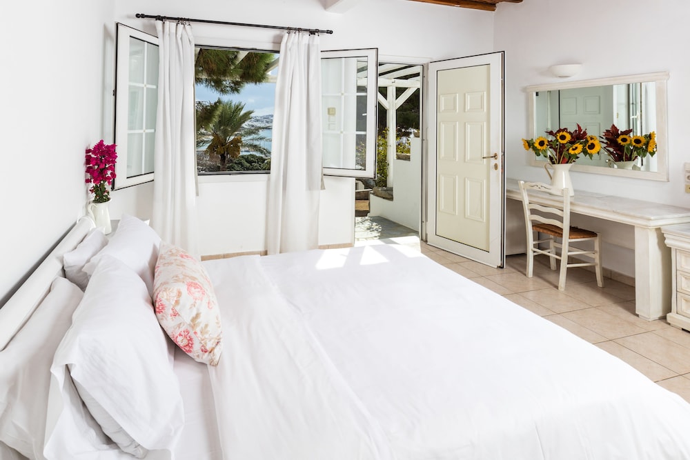 Rhenia Hotel and Bungalows 47/88