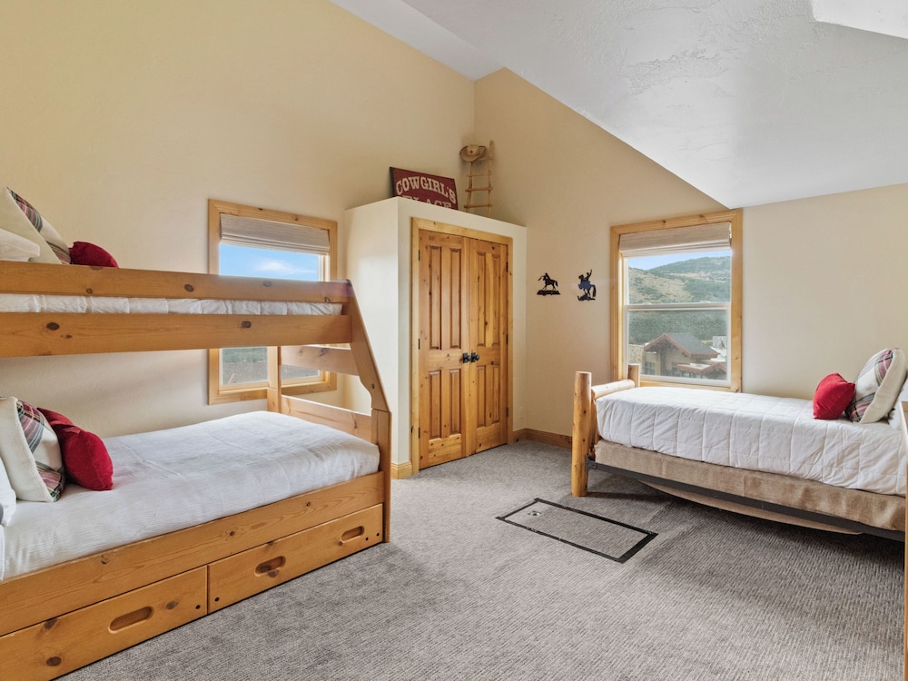4 Bedrooms, Condominium