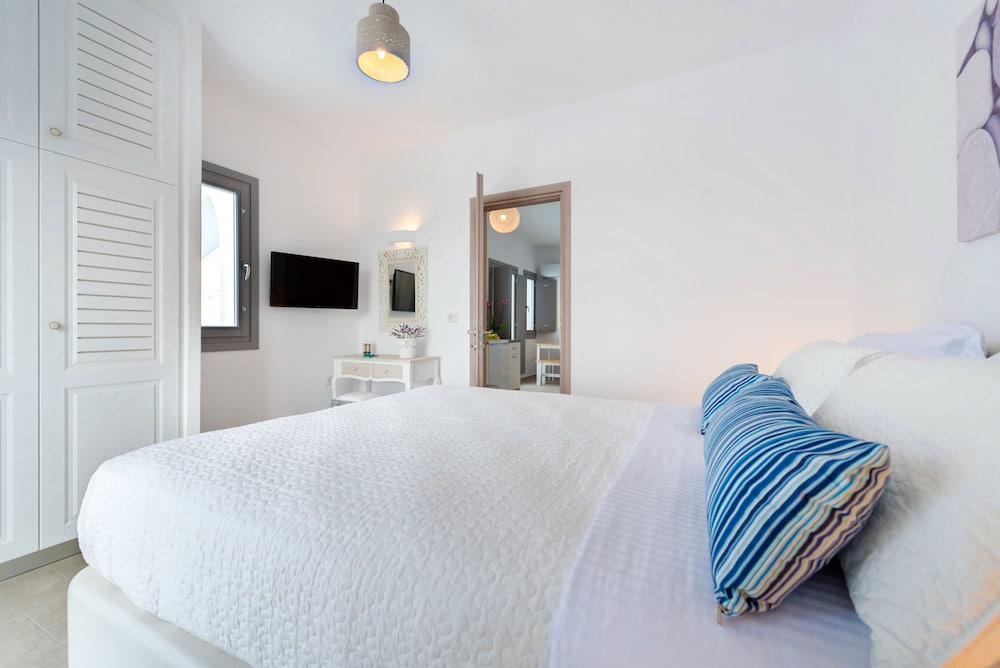 White Harmony Suites 24/69