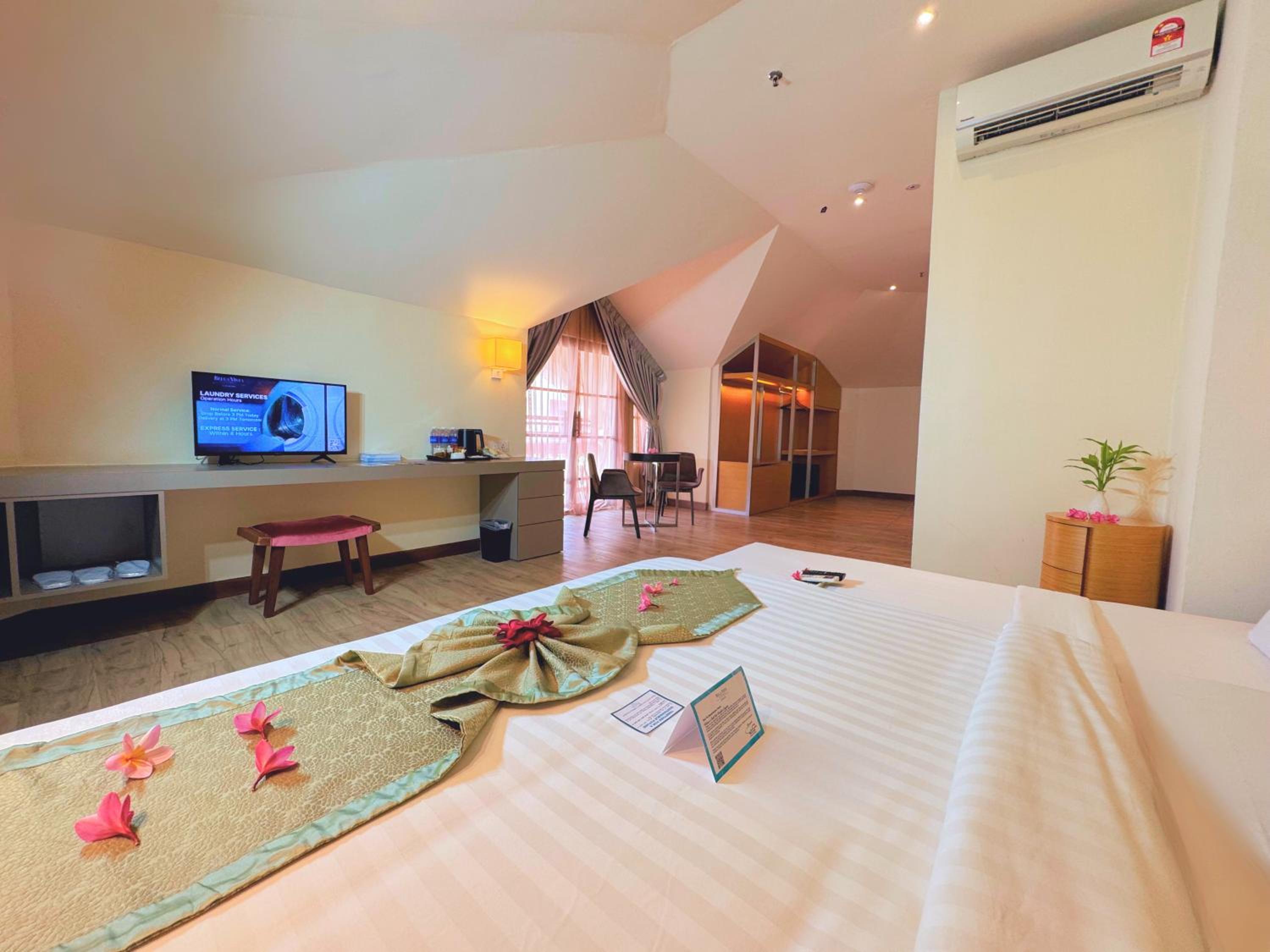 Triple Loft Room