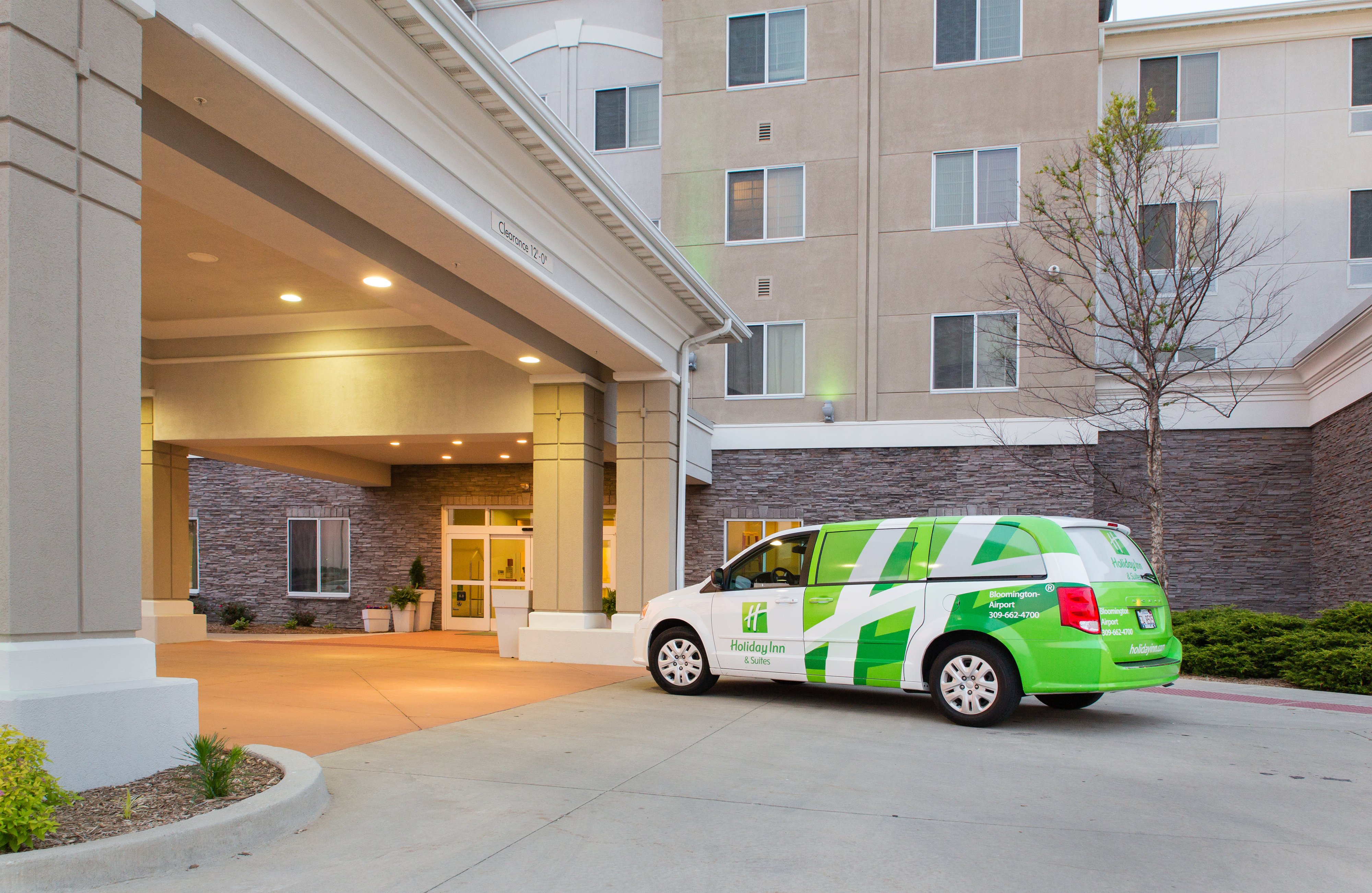 Holiday Inn Hotel Suites Bloomington Airport 45/50
