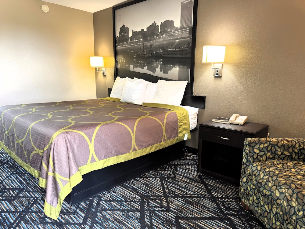 Super 8 by Wyndham Lakeland 24/41
