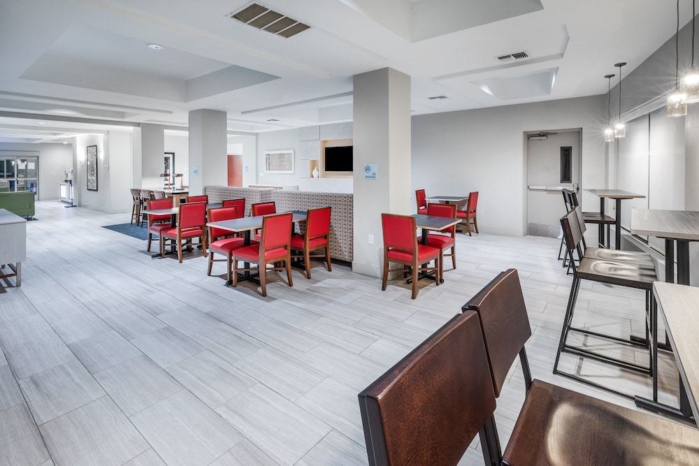 Holiday Inn Express Hotel & Suites Shreveport - West 53/68