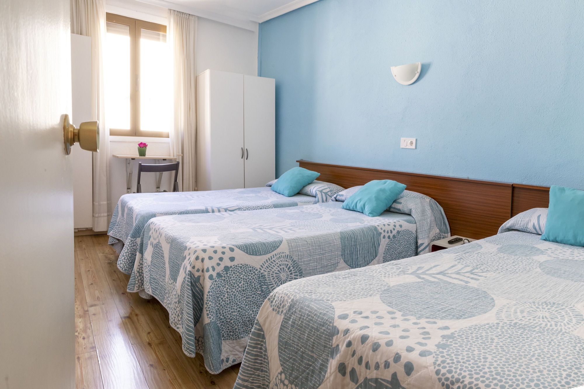 ROOM, DOUBLE BED, WITH EXTRA BED