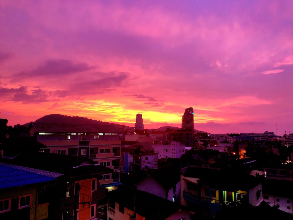 RoomQuest Patong Phuket 10/50
