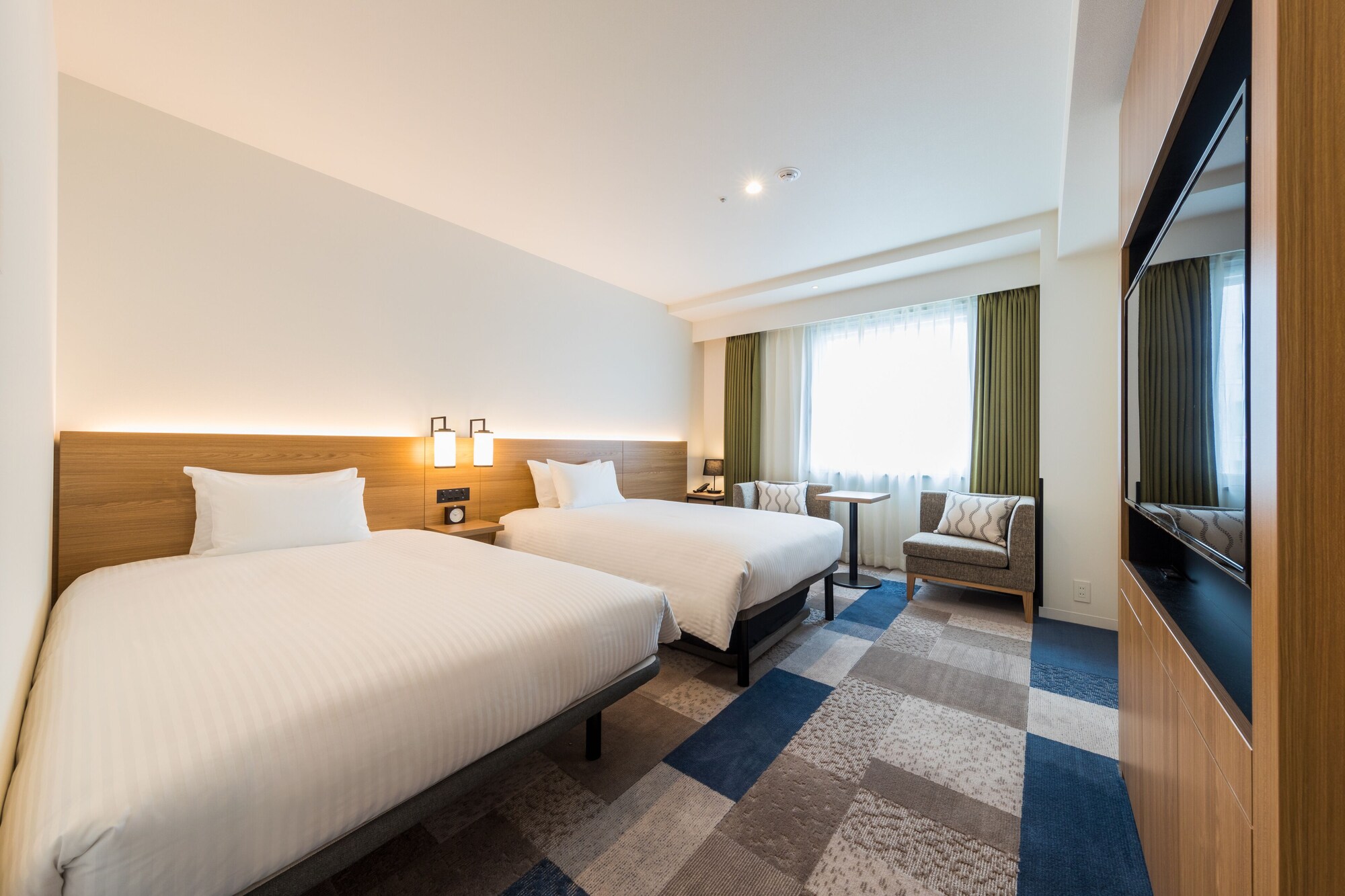 DELUXE, SINGLE, TWIN BEDS