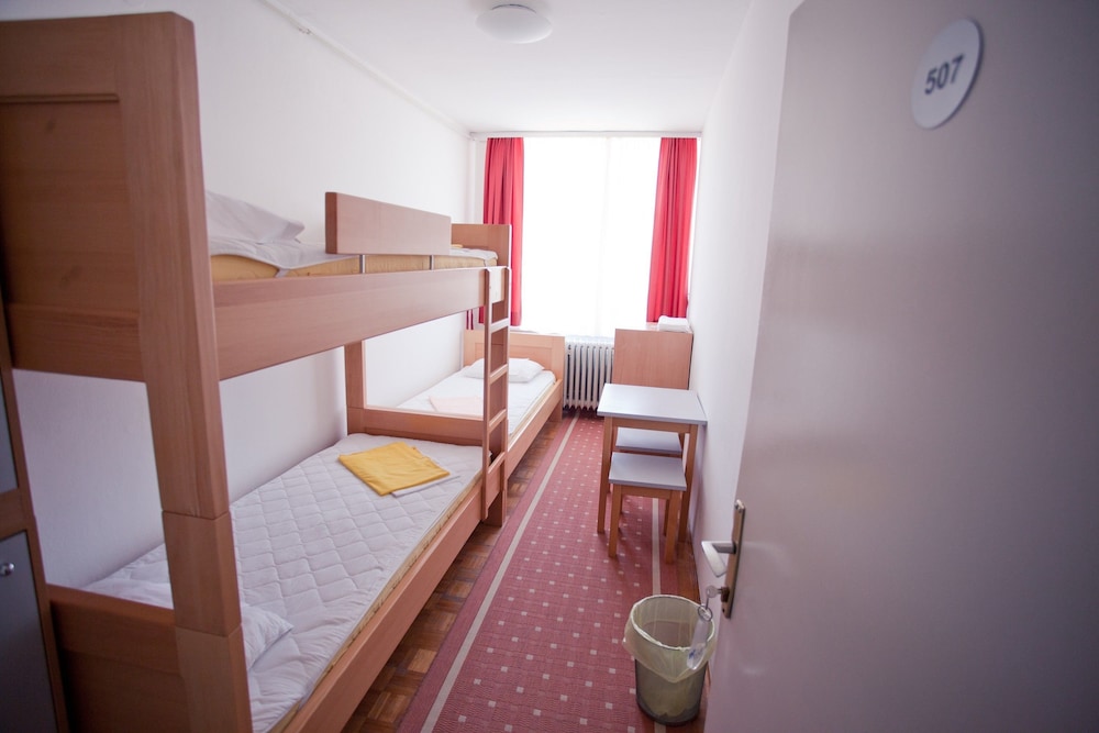 HI Hostel Zagreb 12/32