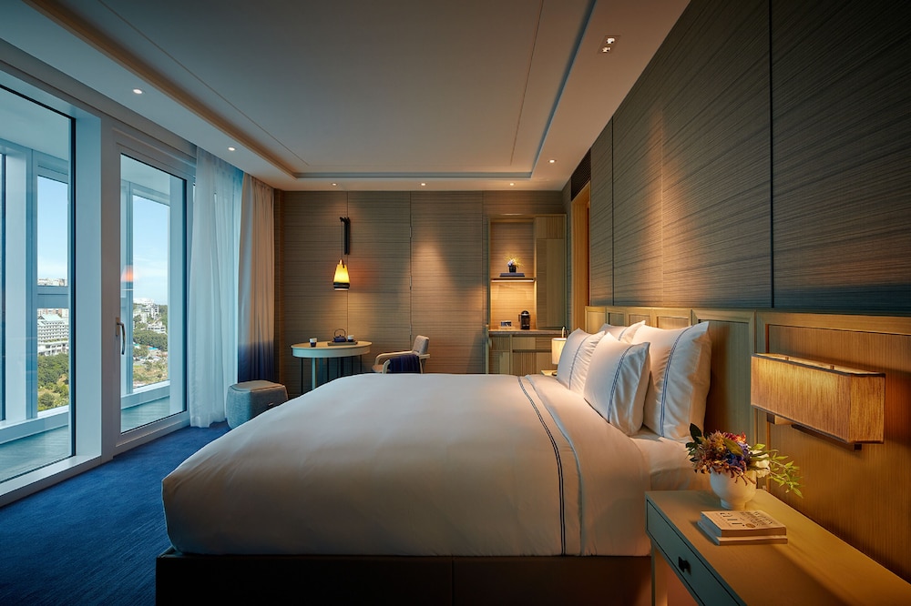 PREMIER, DOUBLE BED, CITY VIEW