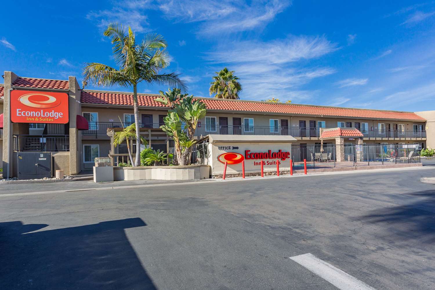Econo Lodge Inn & Suites Escondido Downtown 39/48