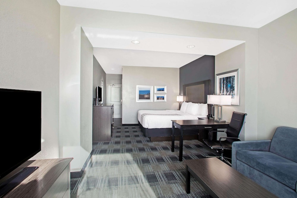 La Quinta Inn Suites By Wyndham Victoria South 8/55