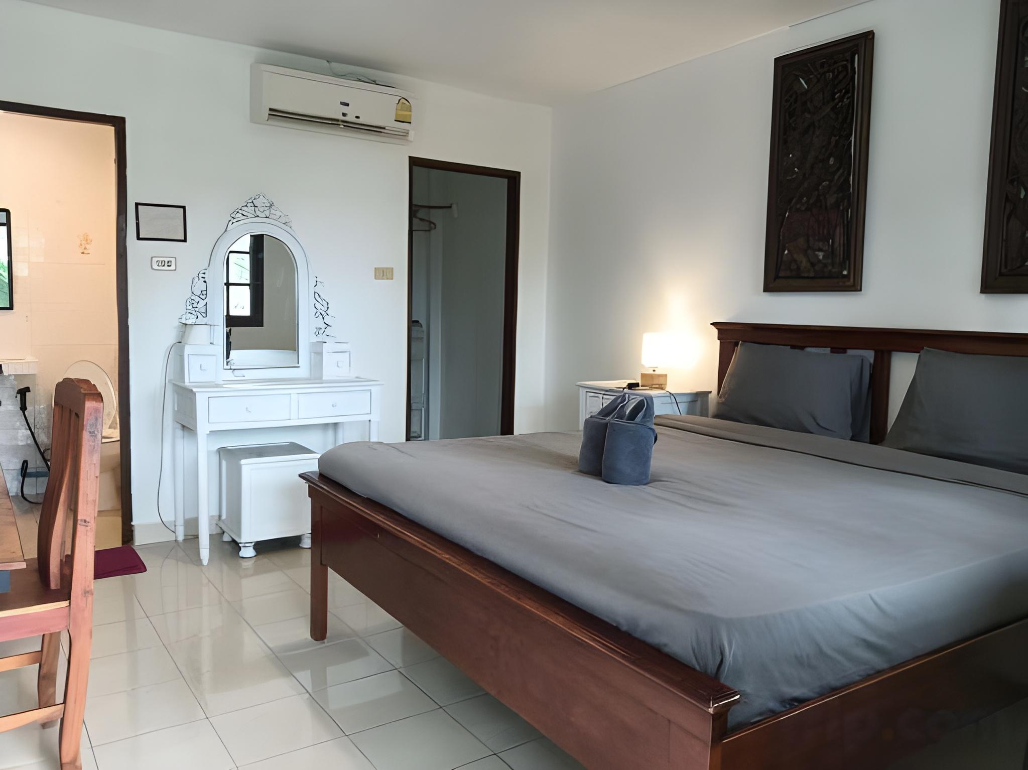 Castaway, King Bed