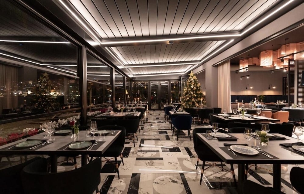 Demi Hotel 40/55