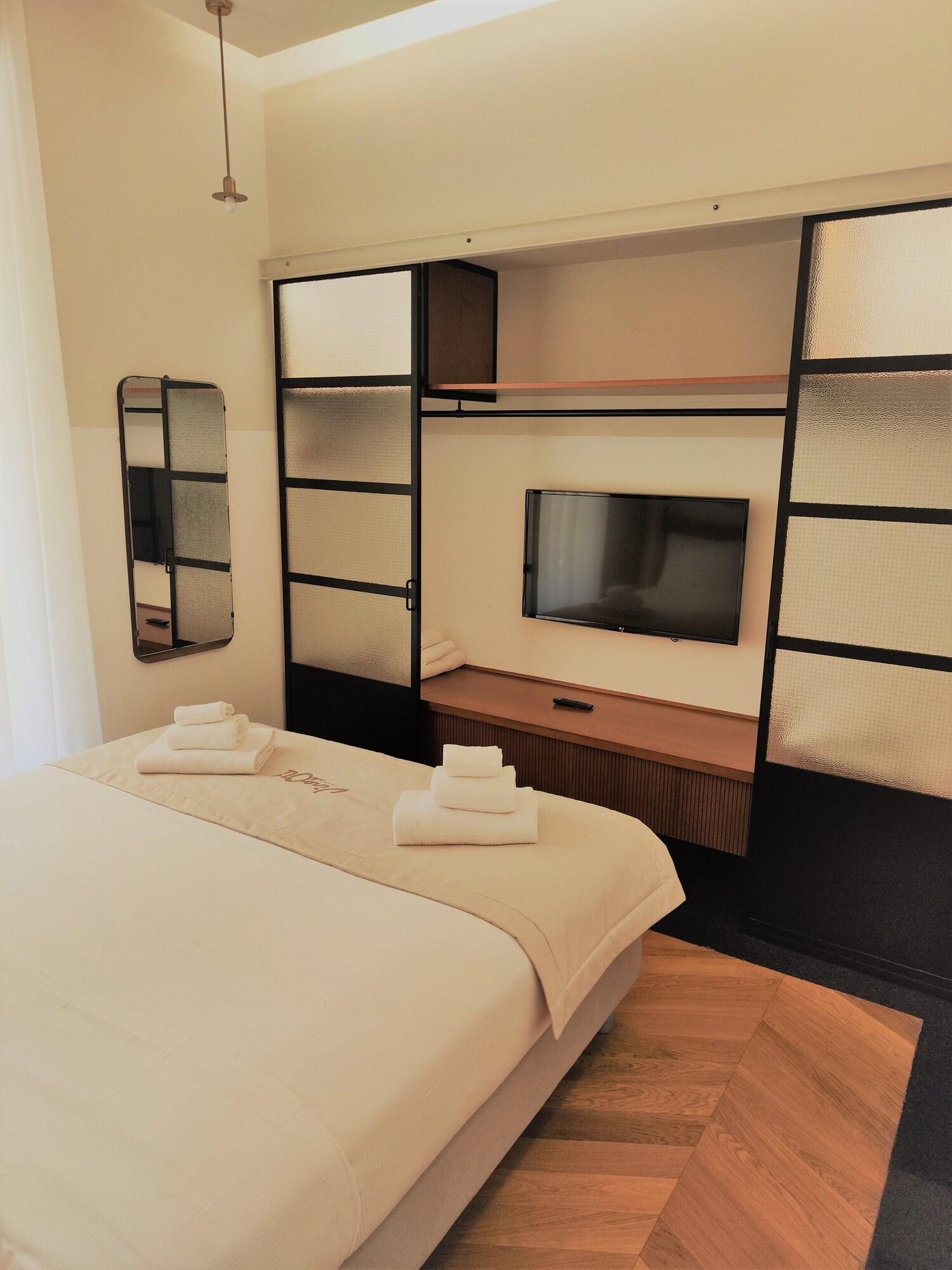 City, Apartment, King Bed, Light Housekeeping, Sofa