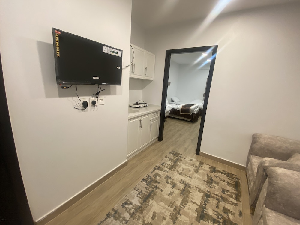 ARAM Suites 24/25