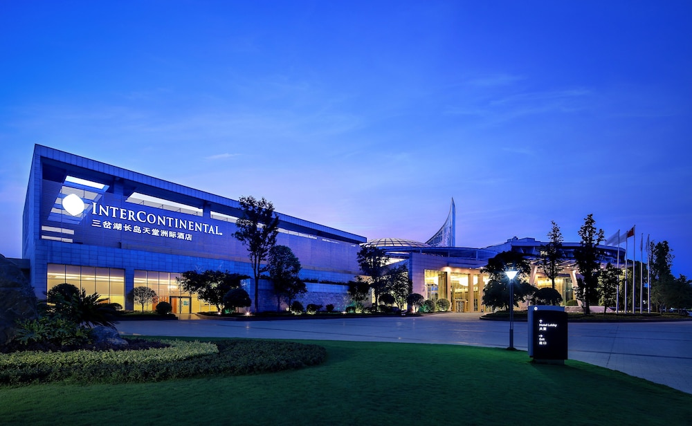 INTERCONTINENTAL SANCHA LAKE 2/33