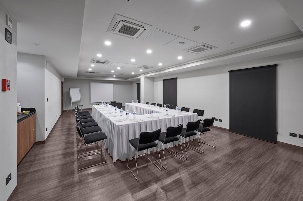 City Express by Marriott Monterrey Lindavista 46/51