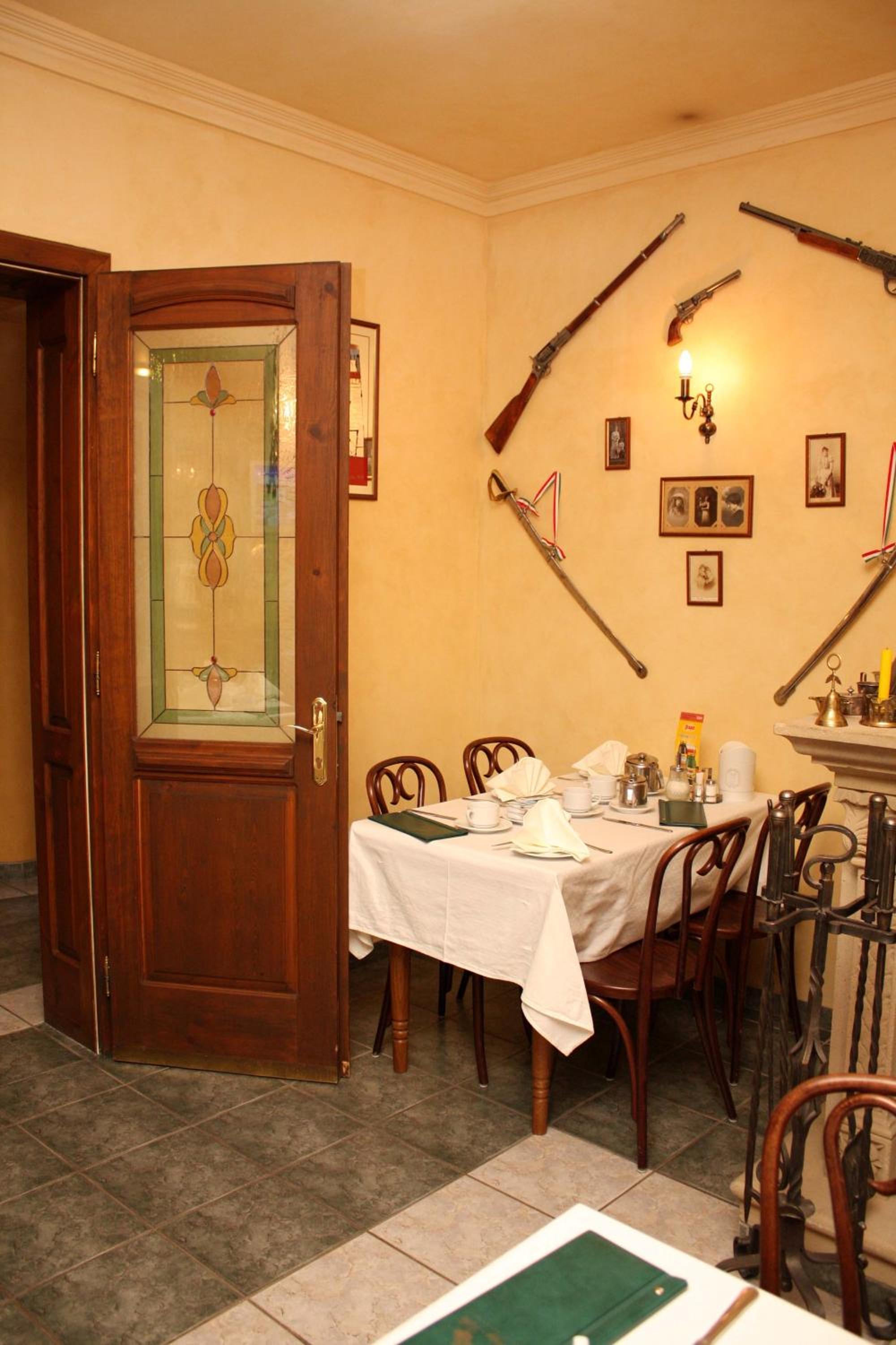 Levay Villa Hotel 25/47