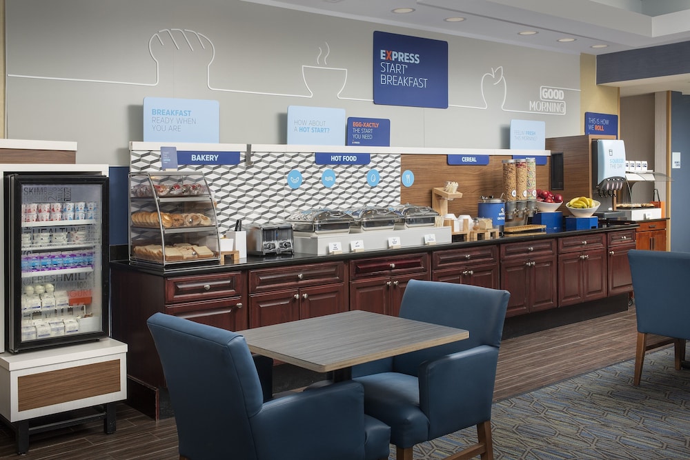 Holiday Inn Express Hotel Suites Uvalde 49/55