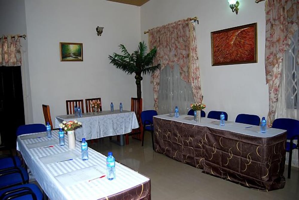 Acacia Lodge, North Legon(Haatso) 7/29