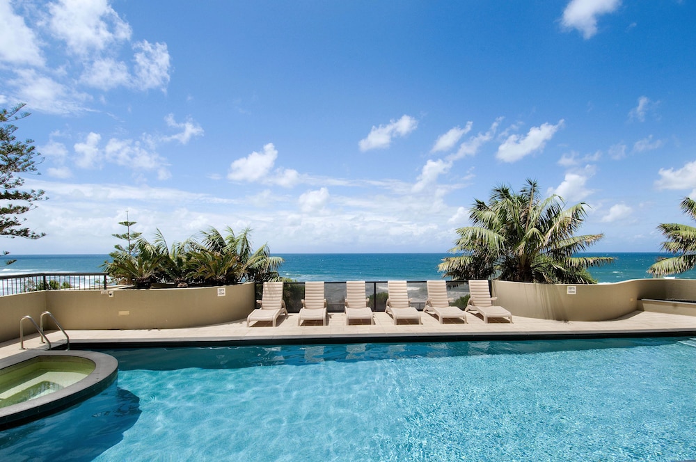 Clubb Coolum Beach Resort 59/65