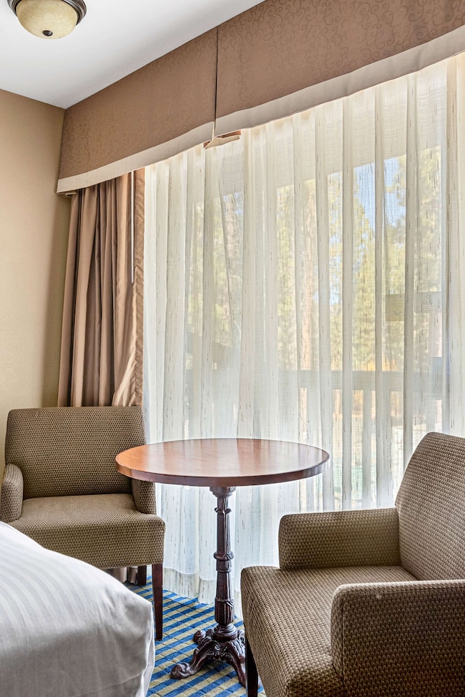 Chateau Big Bear Boutique Hotel, BW Signature Collection 37/55