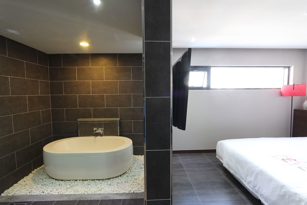 Reve Hotel Jeju 31/35