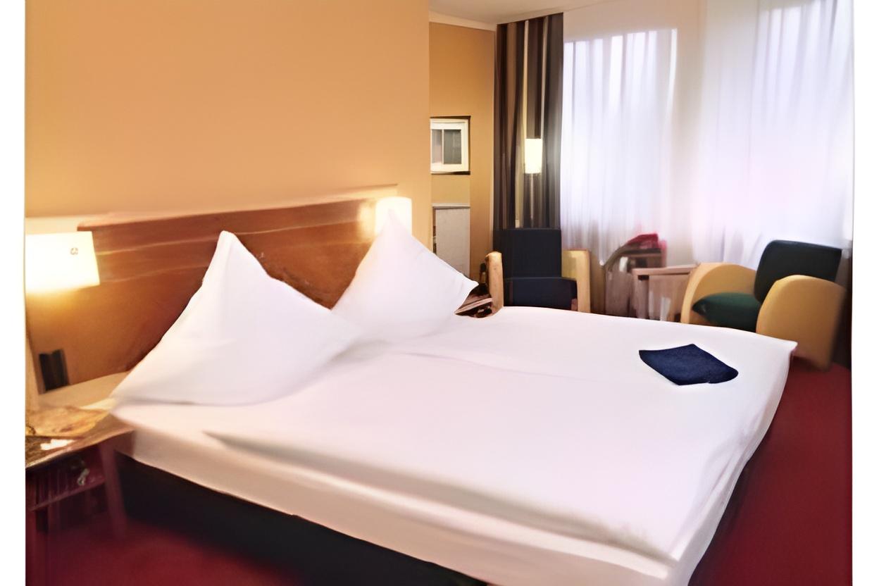 Suite, King Bed, Living Area, Balcony or Terrace
