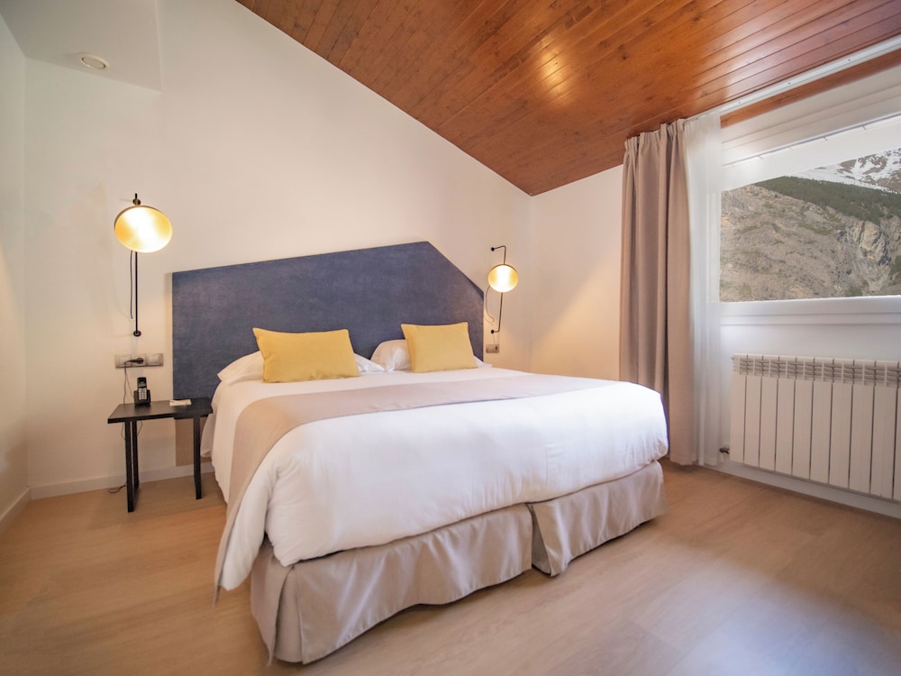 Design, Suite, Queen Bed, Sofa, Jetted Tub