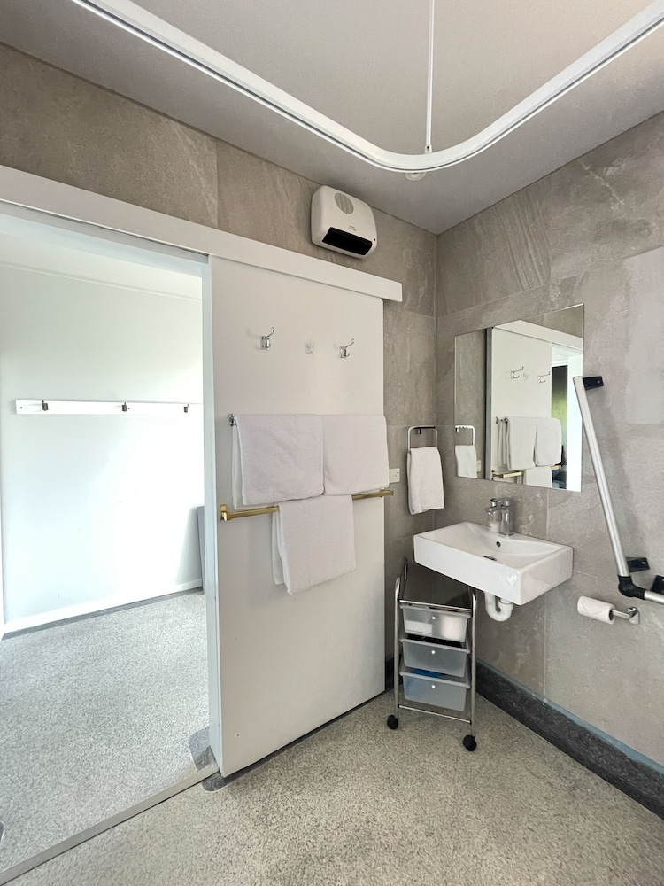 BURWOOD MANOR MOTEL 28/50
