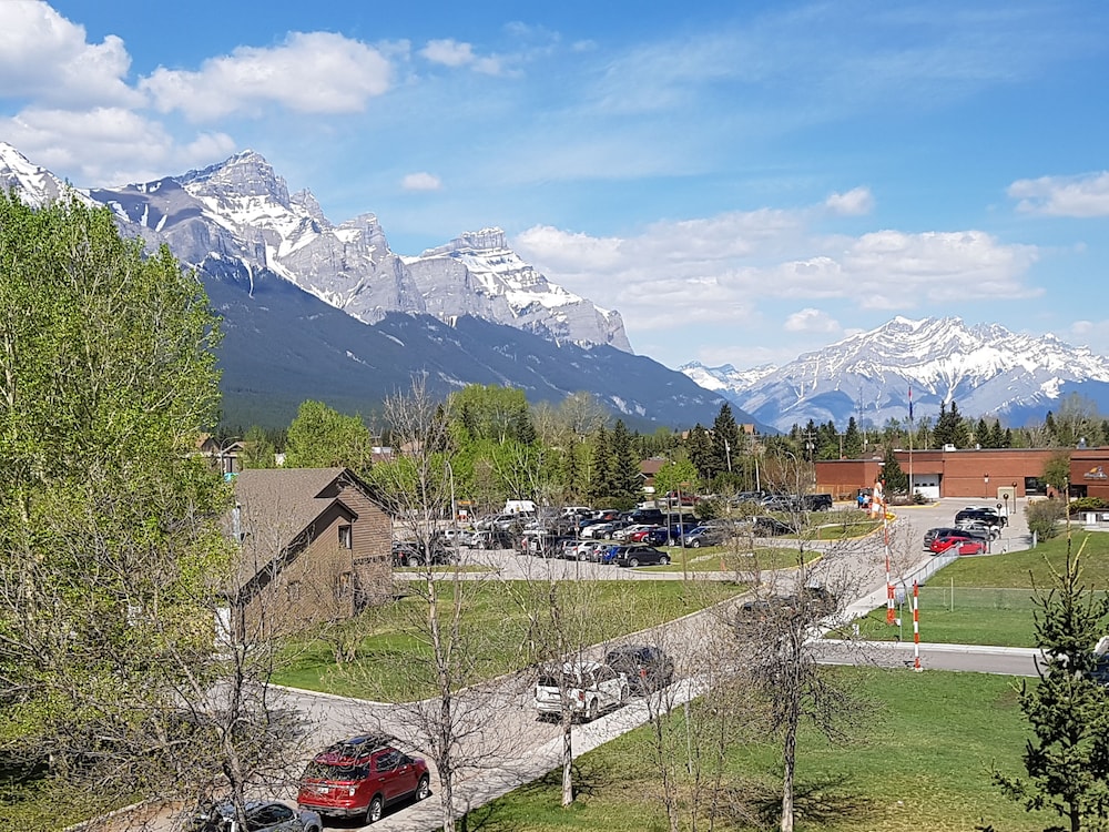 Sunset Resorts Canmore 43/50