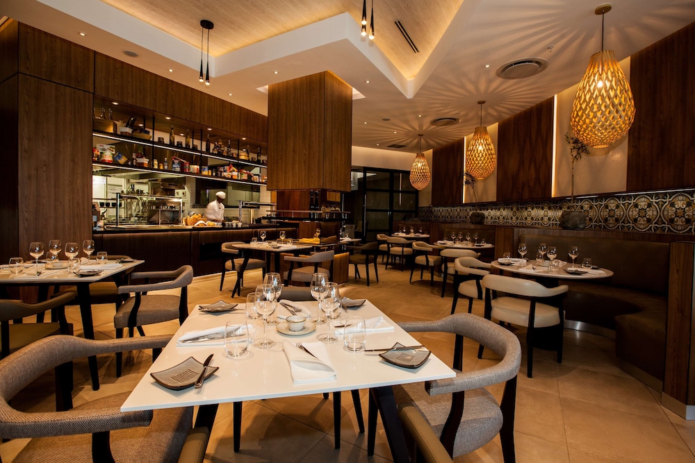 RADISSON BLU HOTEL & RESIDENCE, MAPUTO 60/80