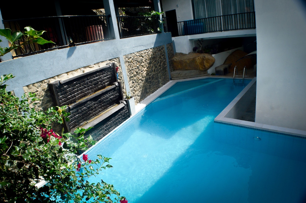 Baywatch Rumassala Villa 45/50