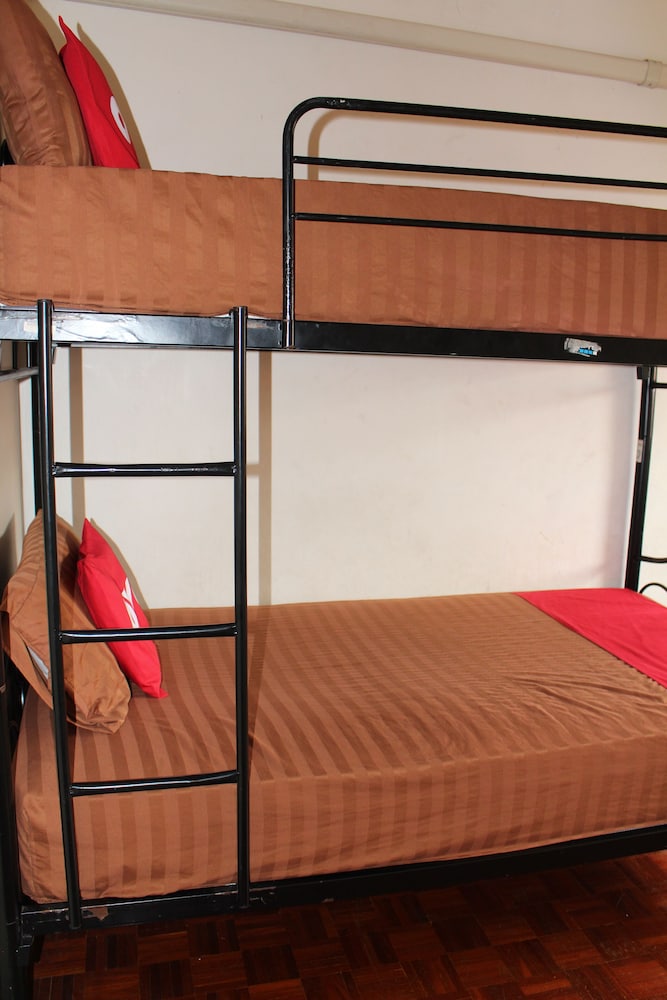 OYO 985 The Twins Hostel 15/25
