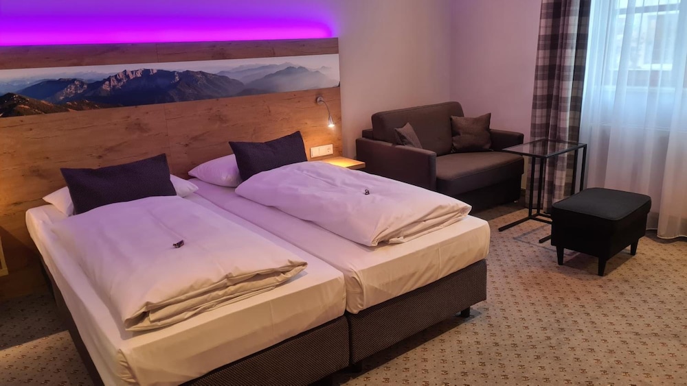 ROOM, TRIPLE
