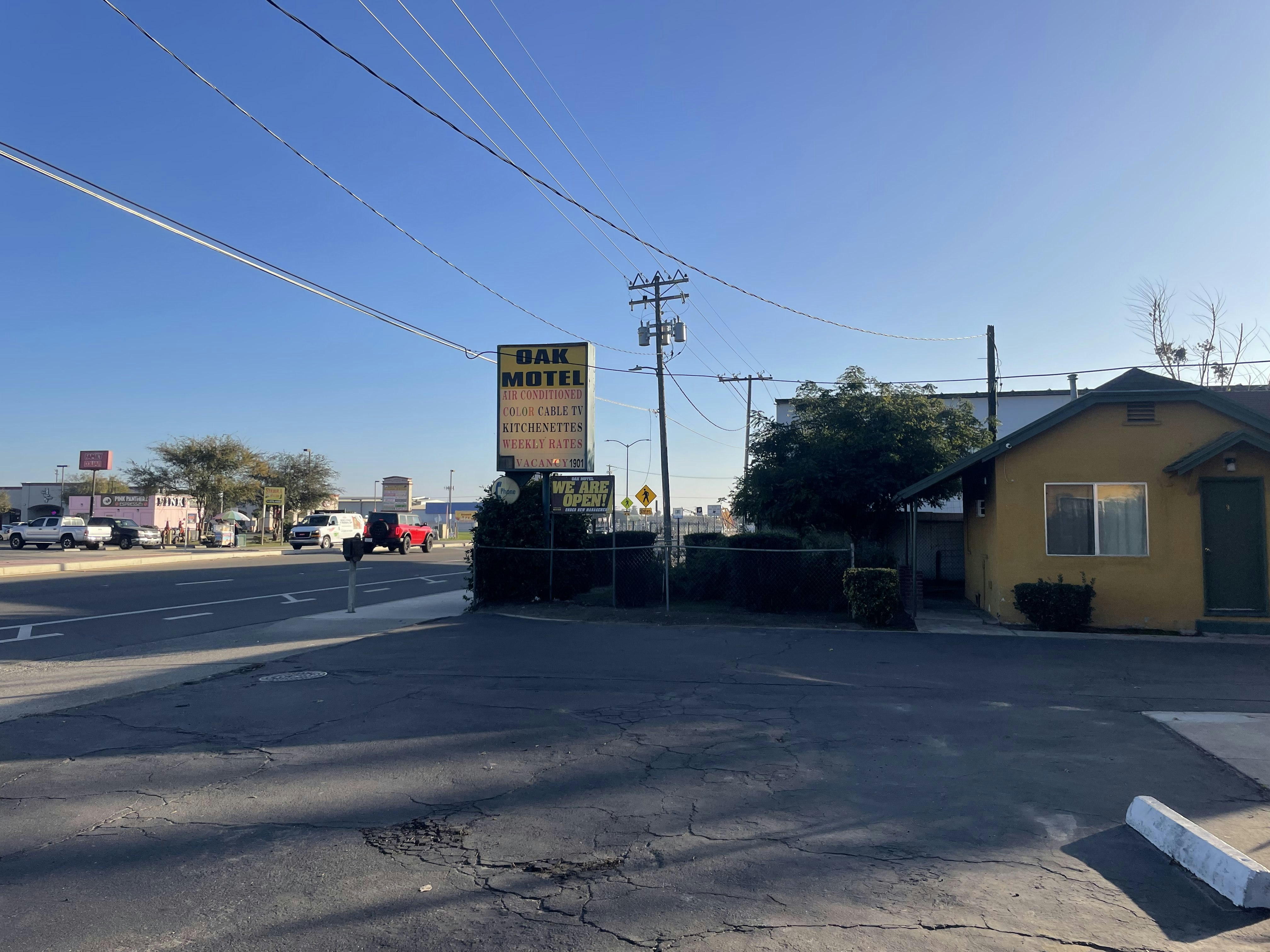 Oak Motel Modesto CA 25/29