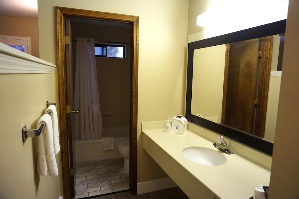 Travelodge by Wyndham Concord 2/14